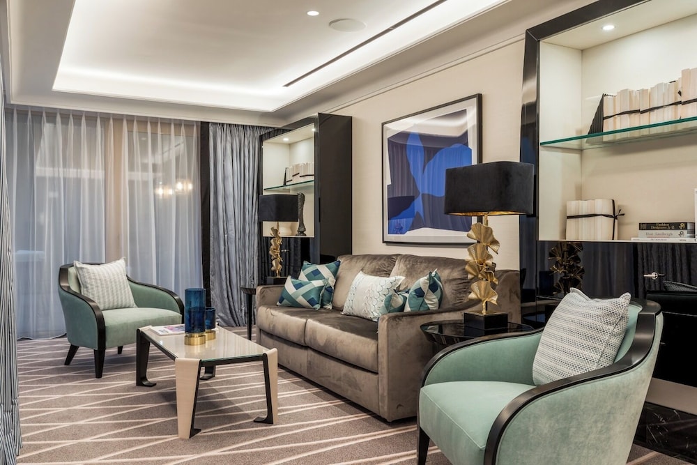 Suite (Celine)