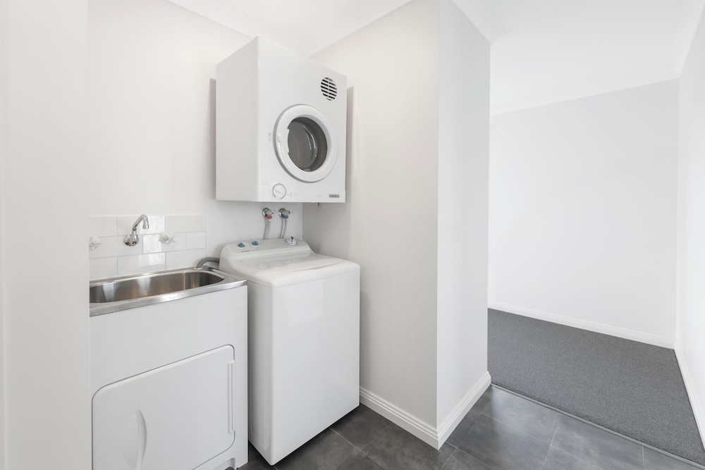 Two Bedroom Apartment - Photo 9
