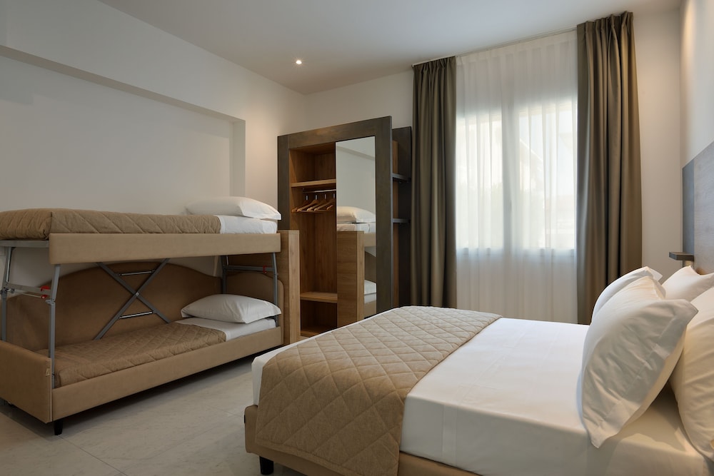 Quadruple Room - Photo 4