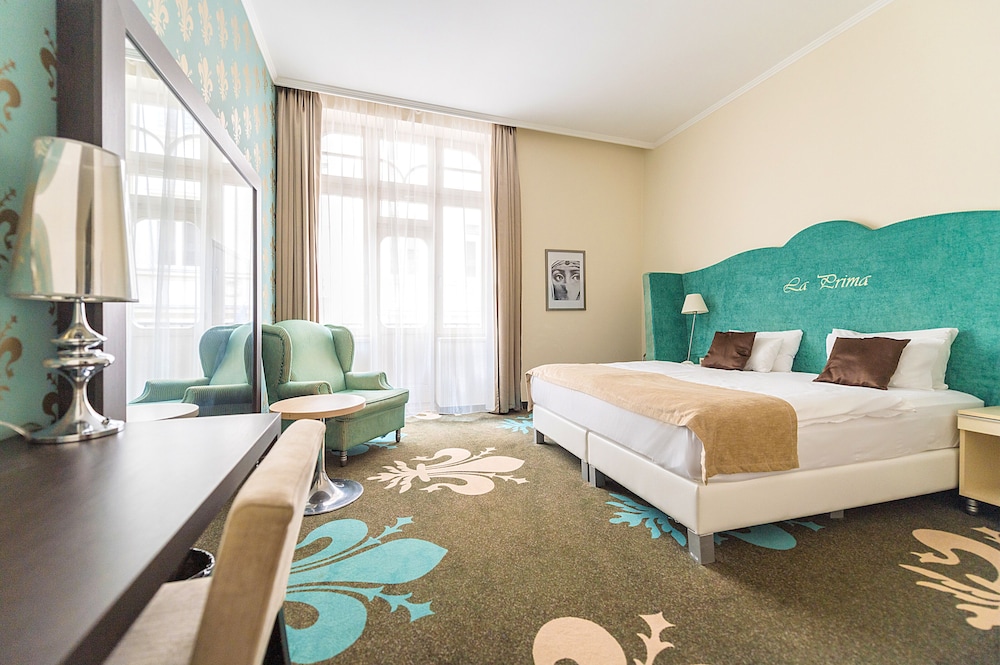 Deluxe Double or Twin Room