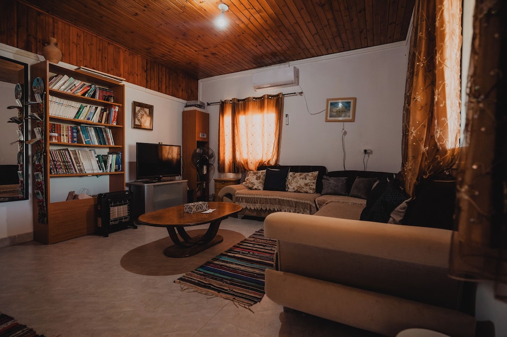 Family House - Photo 14