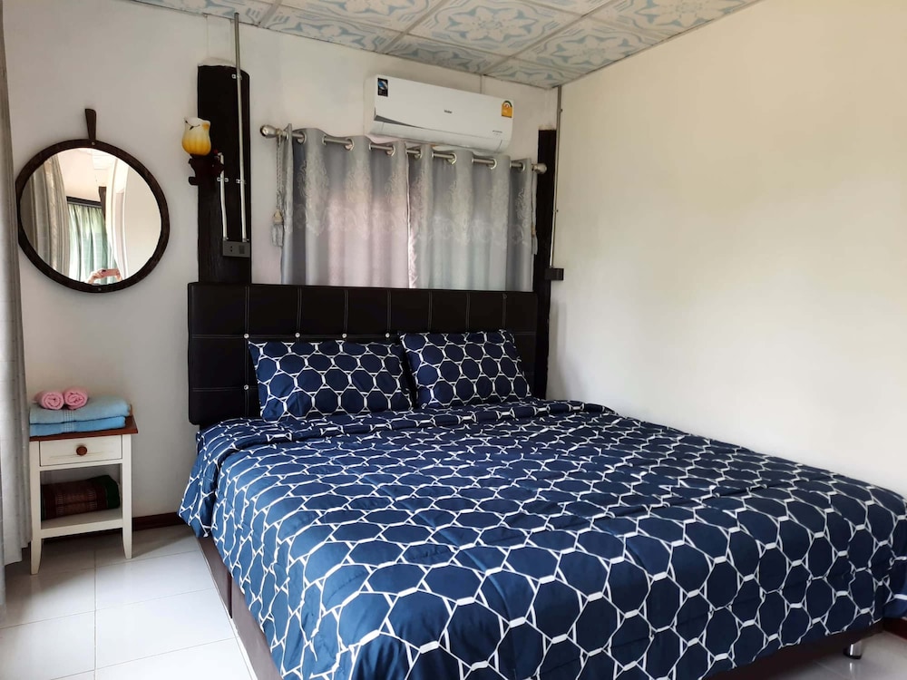 Basic Double Room, 1 King Bed, Garden View photo 1