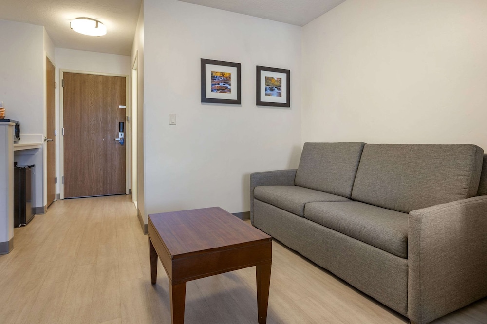 Suite, Multiple Beds, Non Smoking