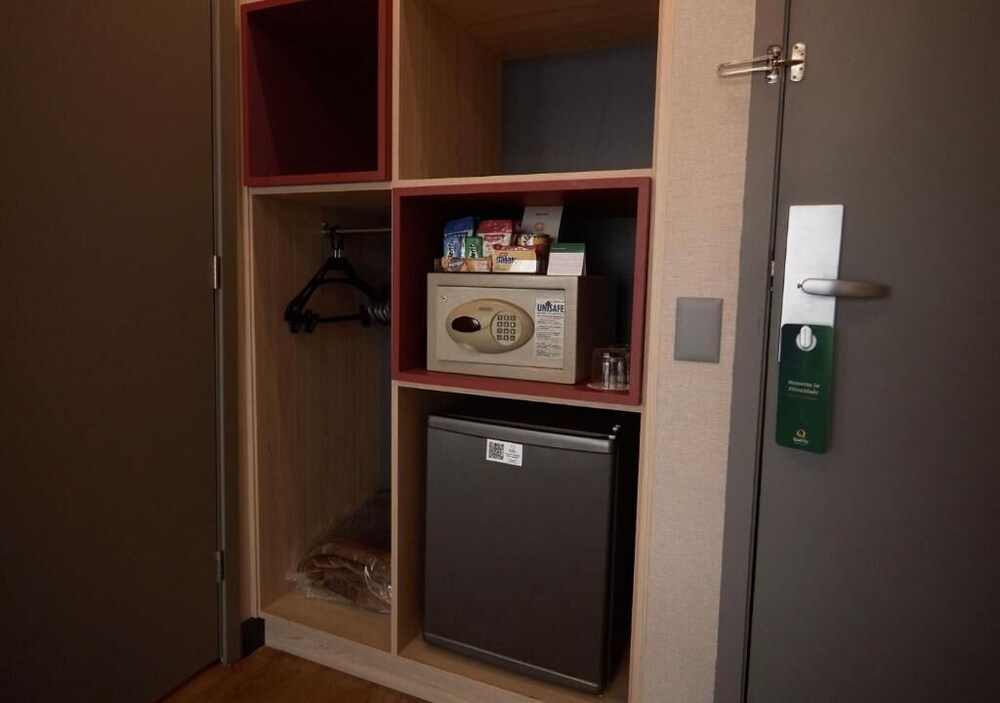 Luxury Room, 1 Queen Bed, Mobility Accessible - Photo 5