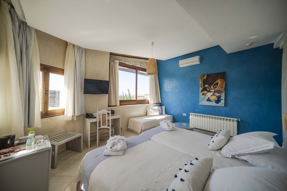 Superior Twin Room (Adouz)