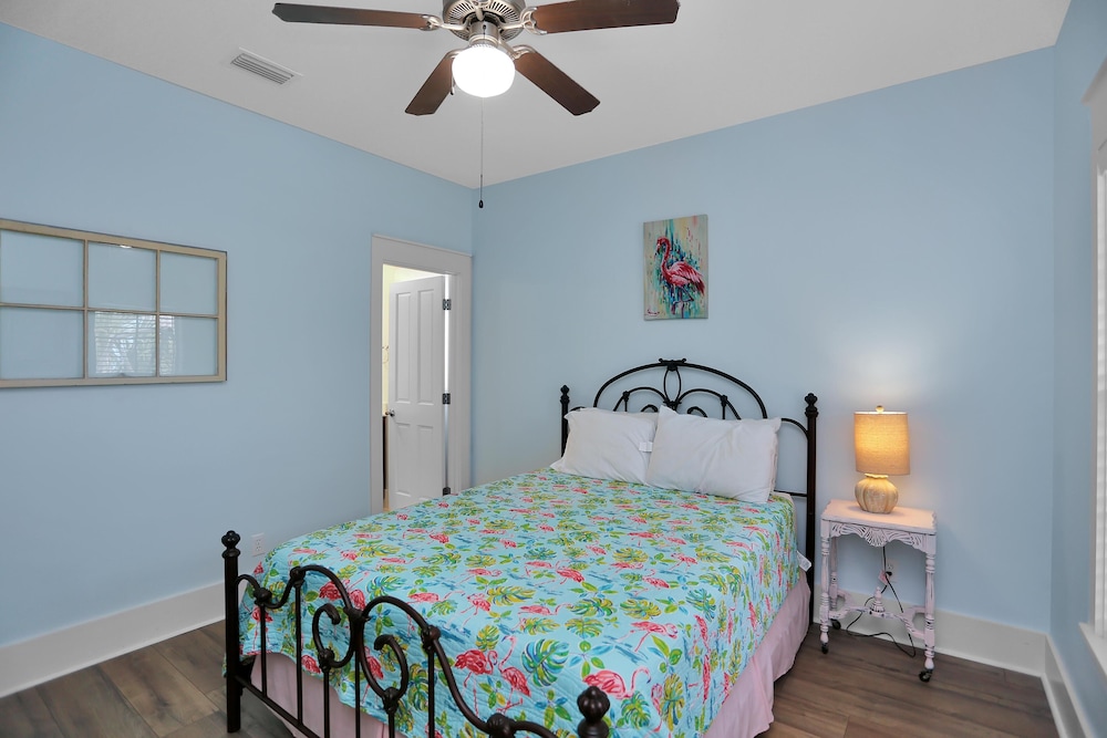 House, Multiple Beds (Barefoot Cottage D133  Beachy Keen) photo 1