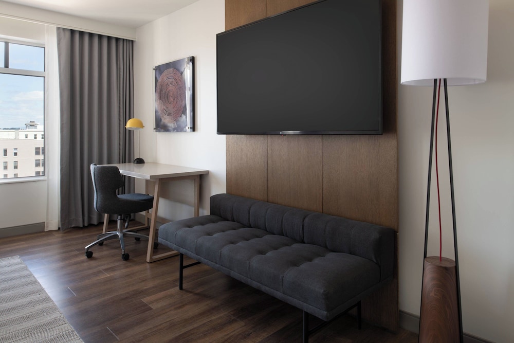 Club Room, 2 Queen Beds, City View - Photo 3