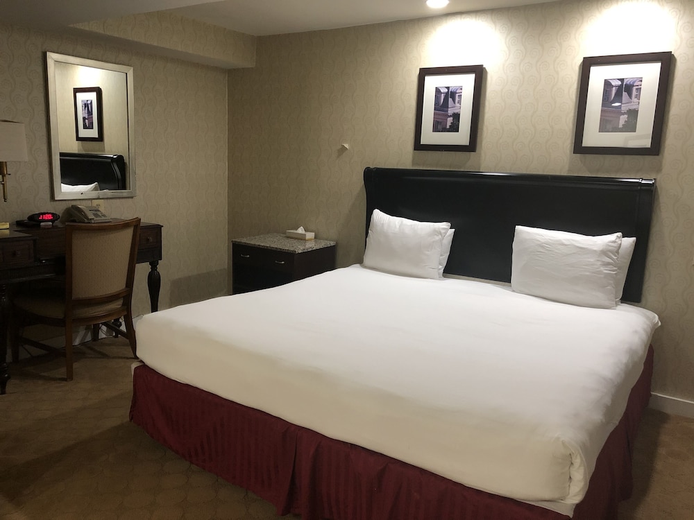 Standard Room, 1 Queen Bed photo 3