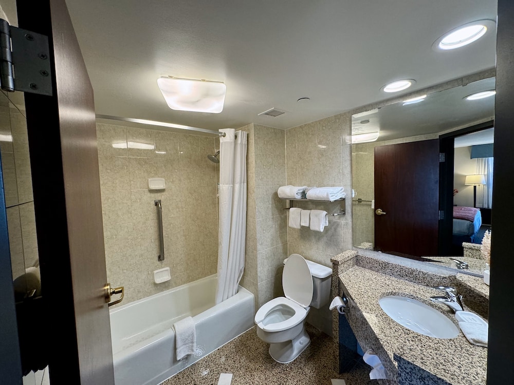 Standard Room, 1 Queen Bed - Photo 4