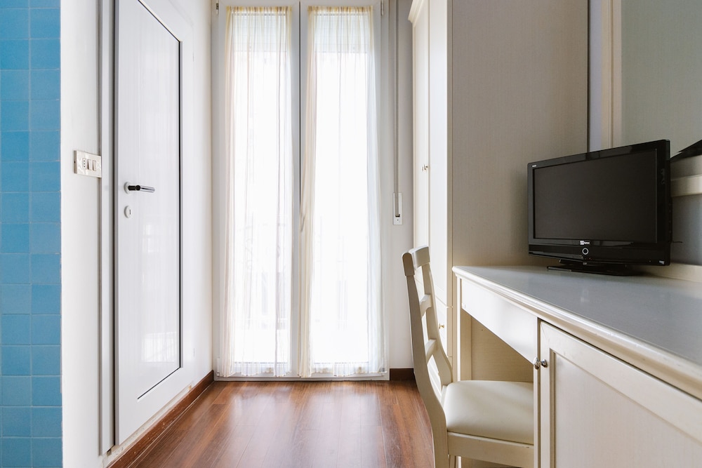 Standard Double Room Single Use photo 3