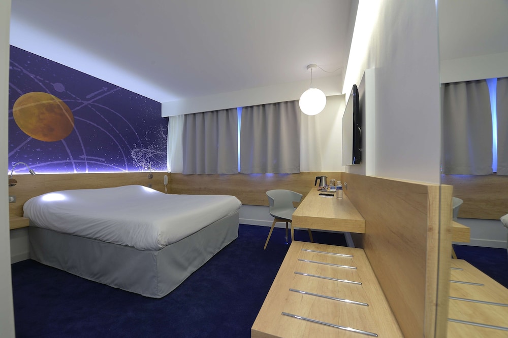 Standard Room, 1 Queen Bed - Photo 4