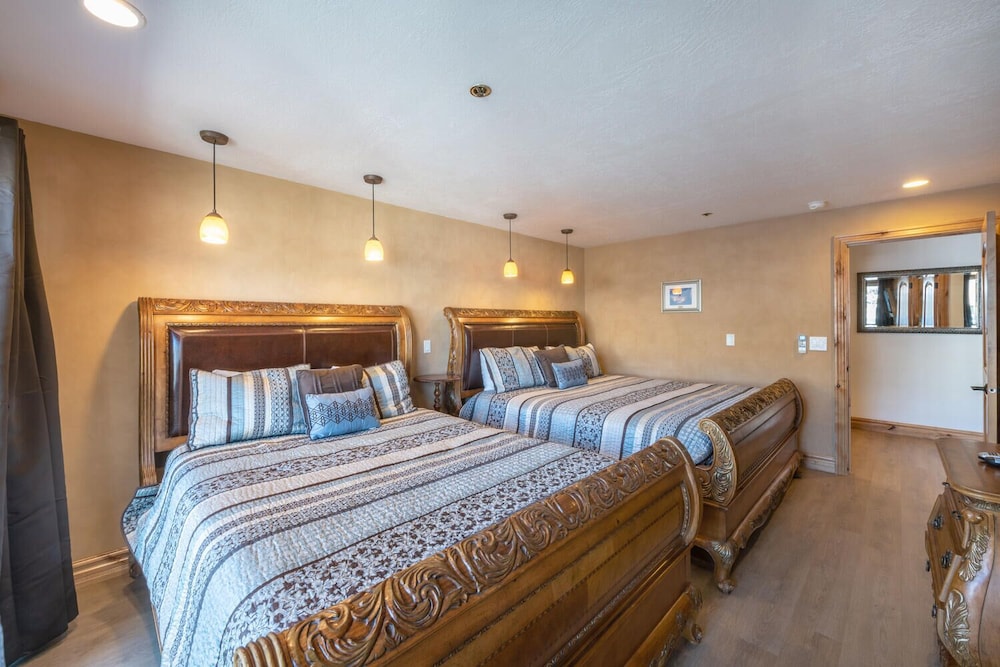 TMI 1 Bedroom (Bedding Varies and Not Guaranteed) photo 3