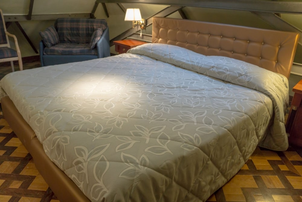 Economy Triple Room photo 2