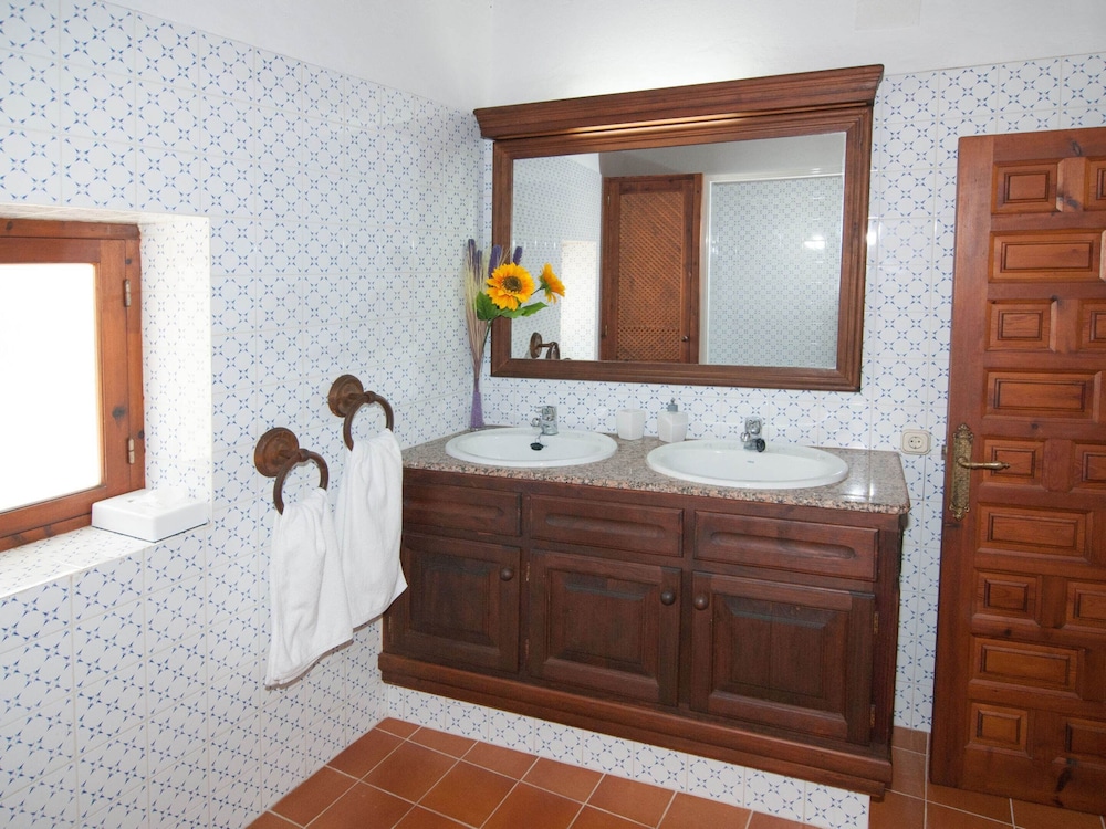 Villa photo 2