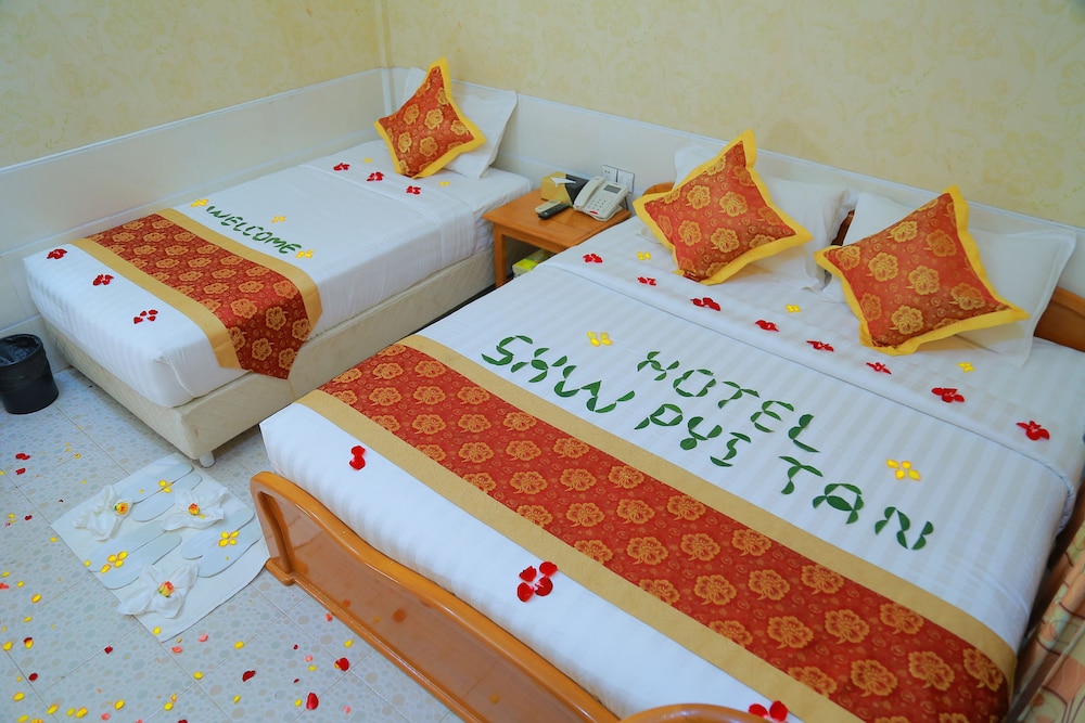 Deluxe Triple Room, River View photo 2