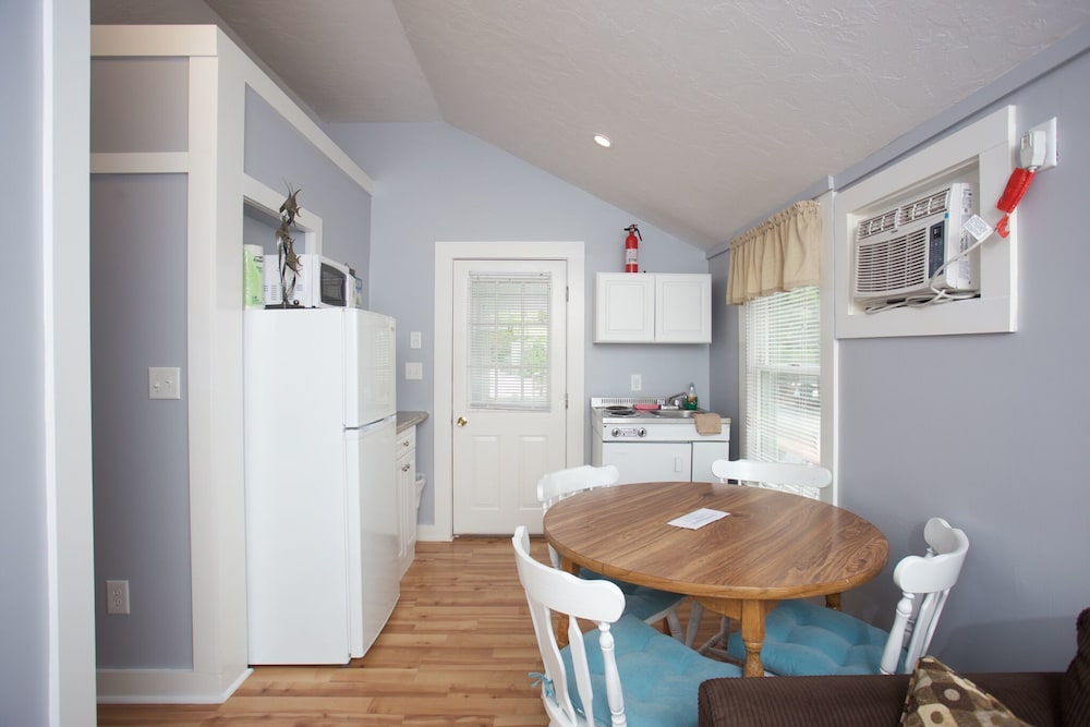 16 Large Cottage photo 2