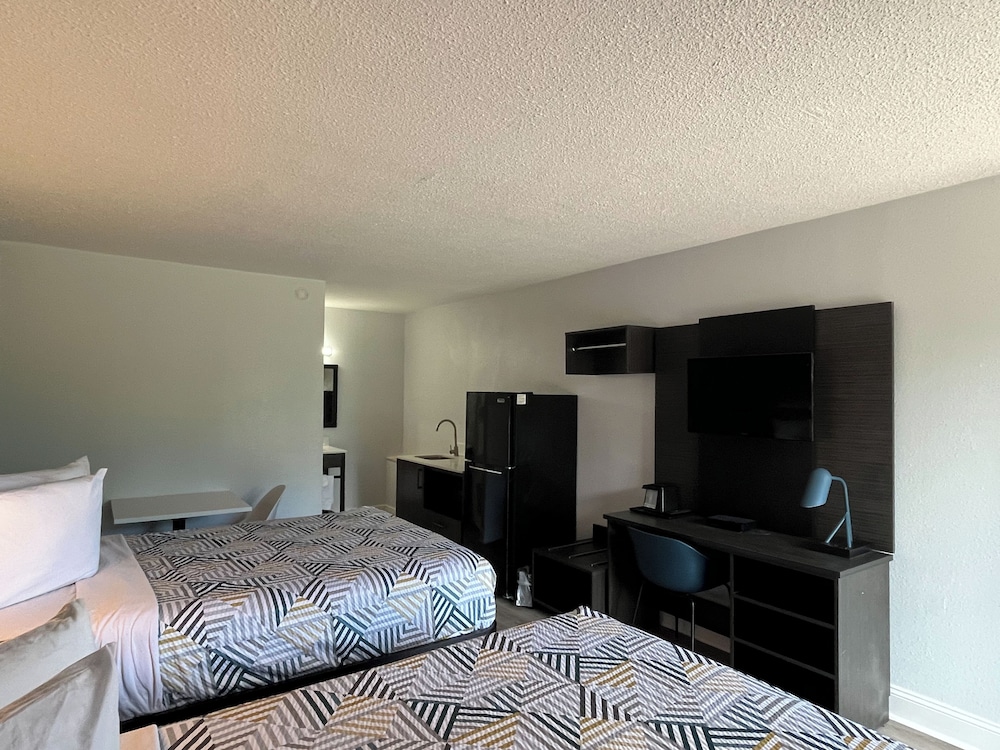 Standard Room, 2 Double Beds, Non Smoking, Kitchenette - Photo 4