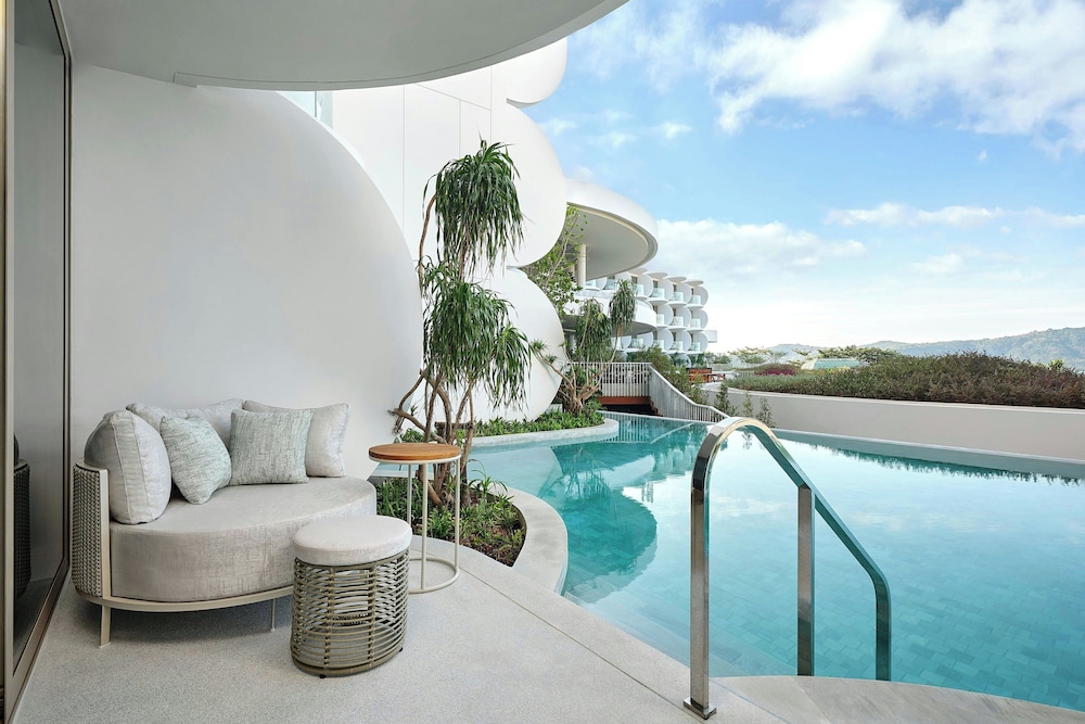 Oceanview Pool Access, 1 King Bed