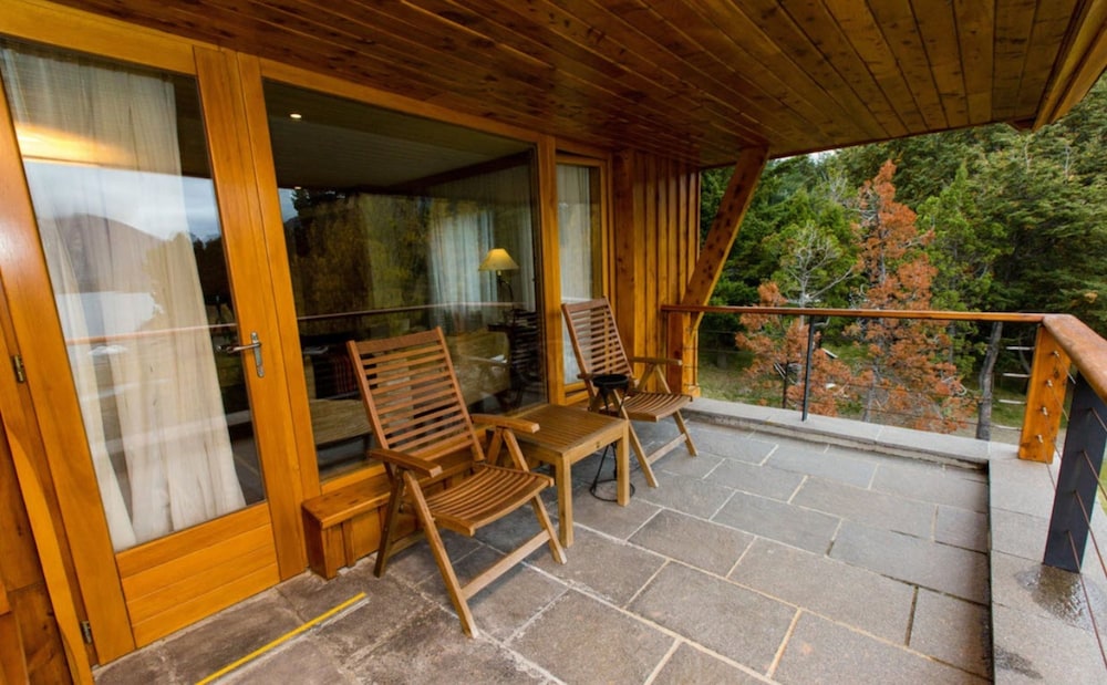 Deluxe Studio, Balcony, Lake View thumbnail 5