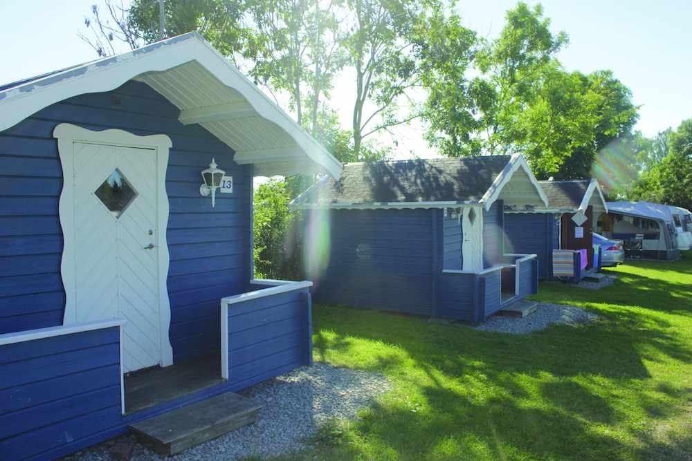 Basic Cabin (Camping, 4 Beds) photo 1
