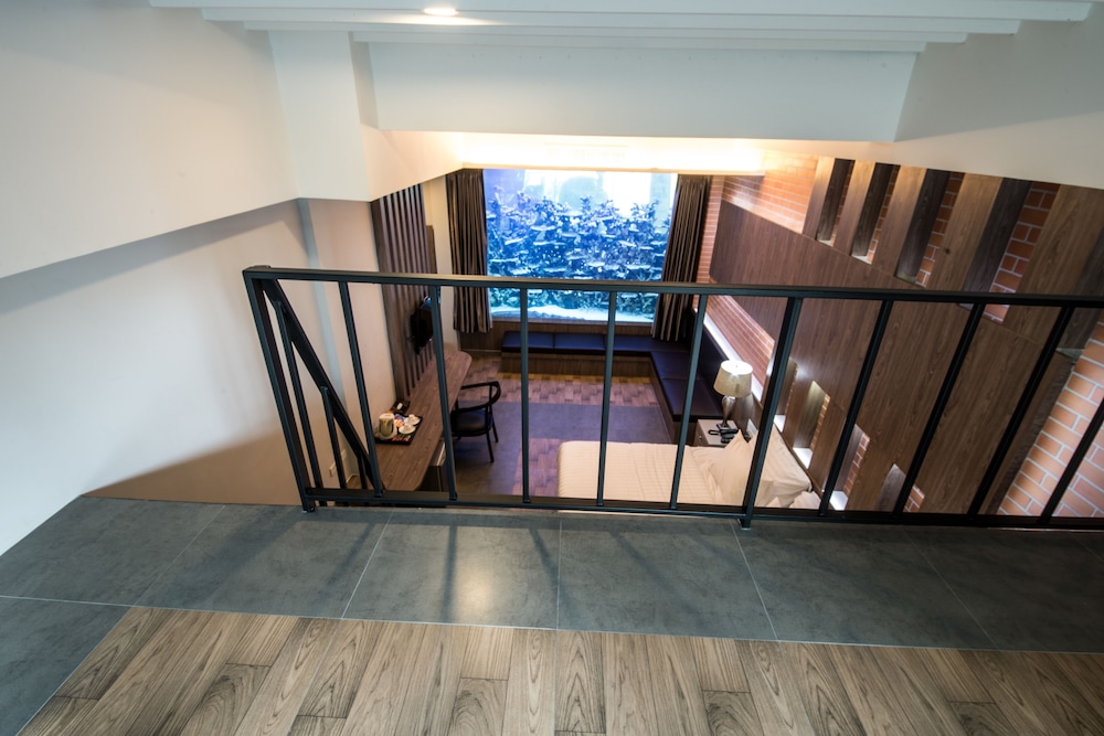 Aquarium Suite, 1 King Bed photo 2