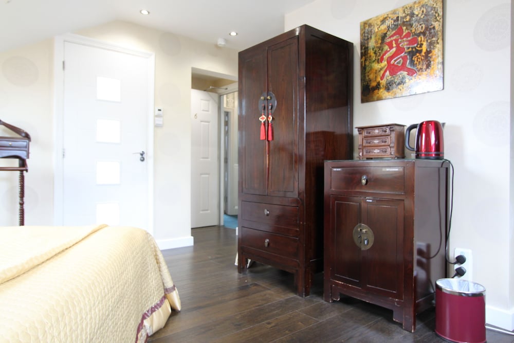 Superior Double Room, Ensuite (Oriental Tang) photo 3