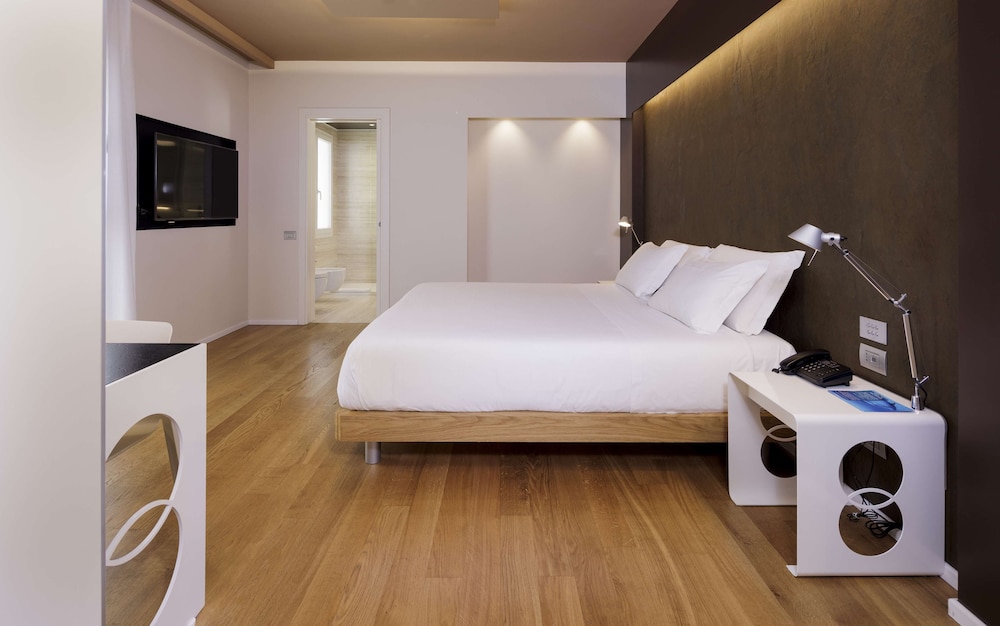 Superior Room, 1 Queen Bed - Photo 30