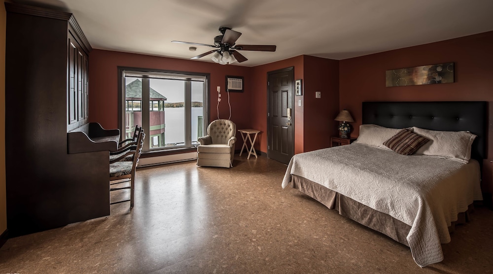 Superior Room, 2 Queen Beds, Kitchenette, Lake View photo 1