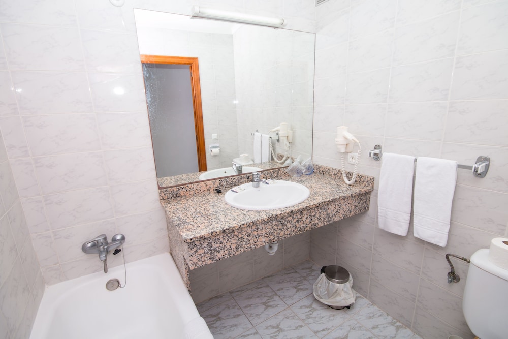 Premium Double or Twin Room - Photo 4
