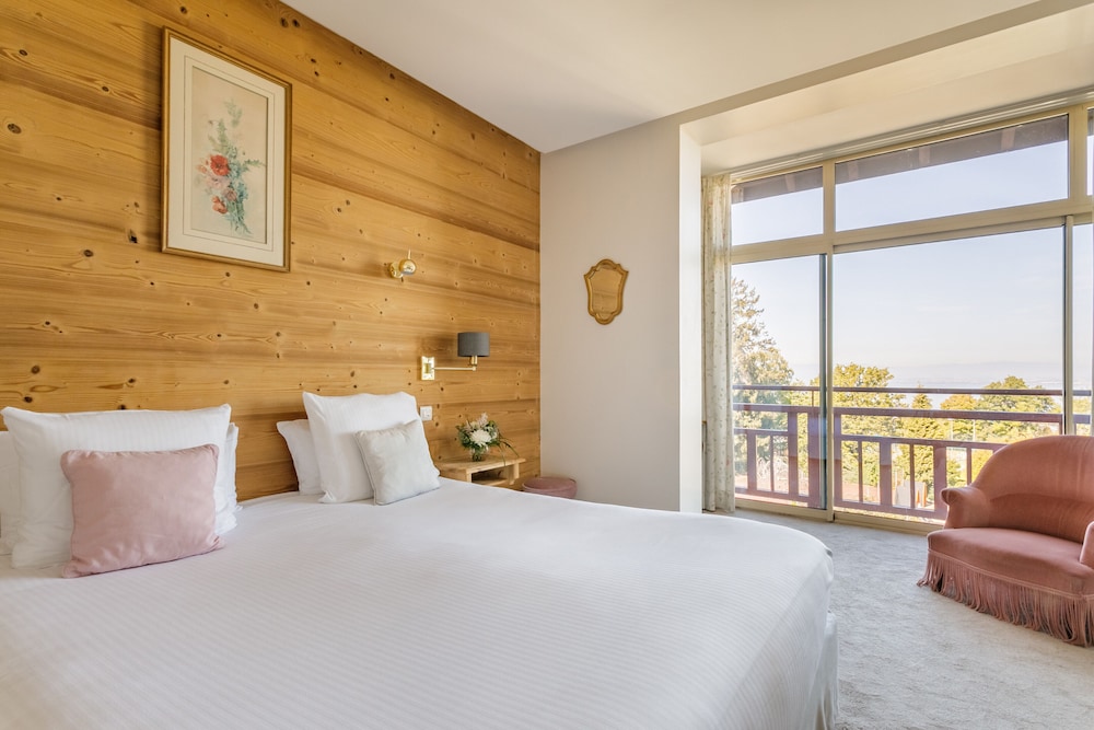 Classic Room with Lake View