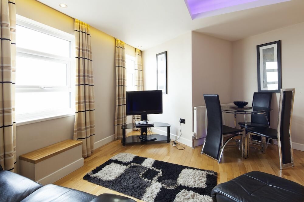 Apartment (Lakeland Suite)