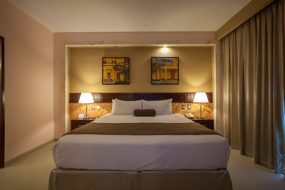 Standard Room, 1 King Bed photo 2