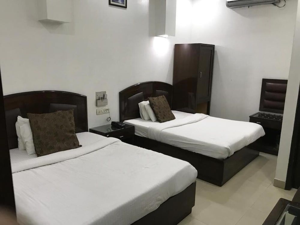 Deluxe Triple Room, 1 Bedroom, Non Smoking, City View