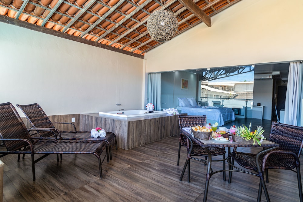Premium Suite - Photo 2