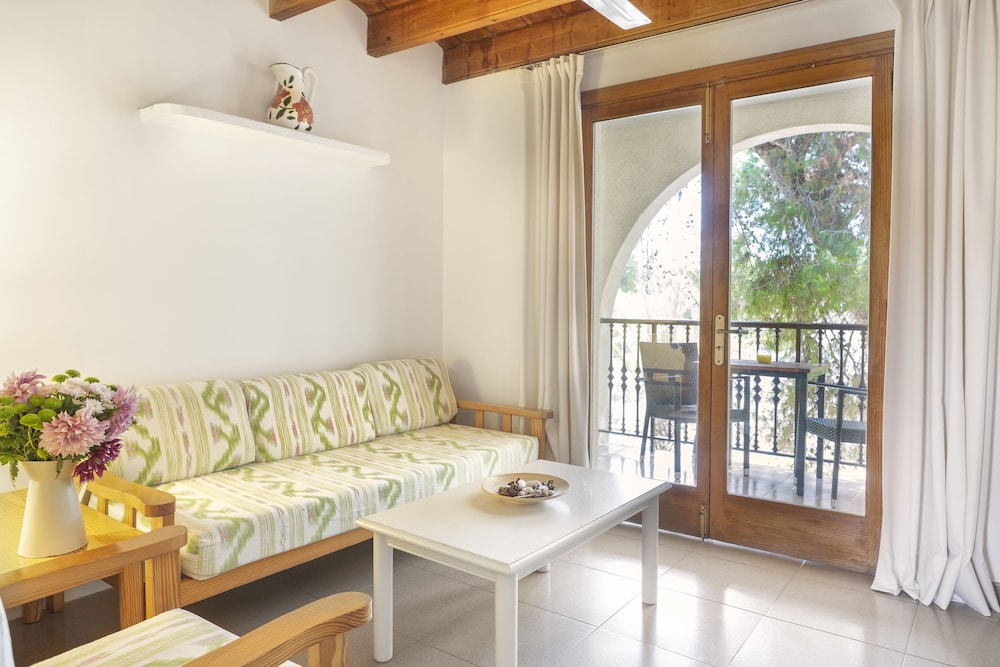 Studio, Balcony