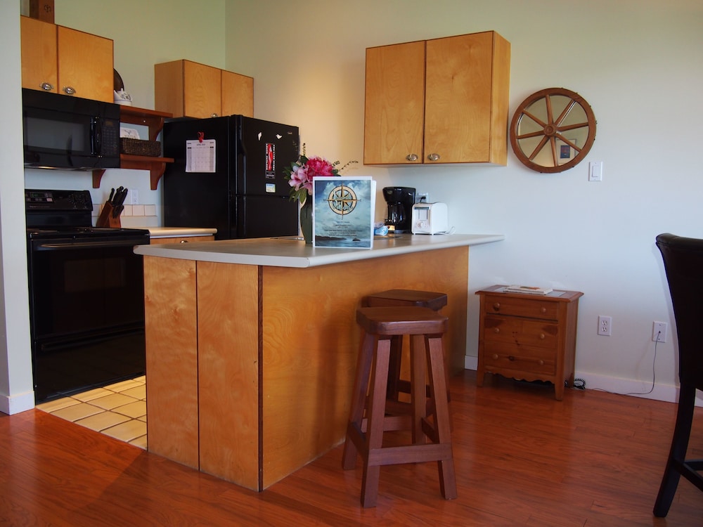 Oceanfront Studio Condo 4 photo 2