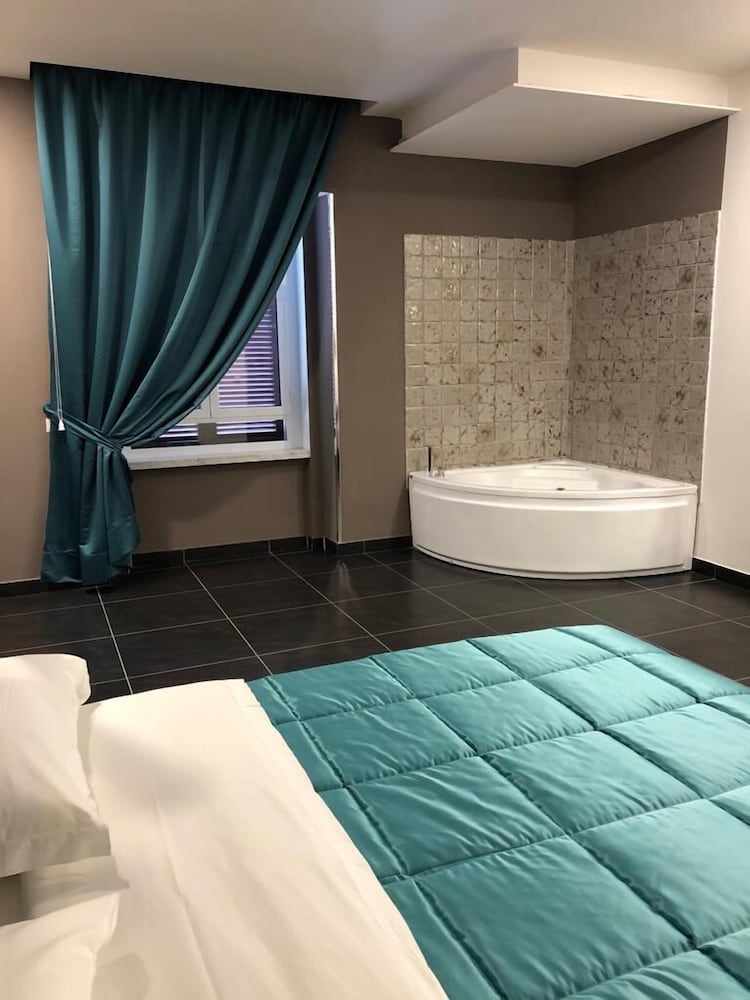 Deluxe Room, 1 Queen Bed, City View