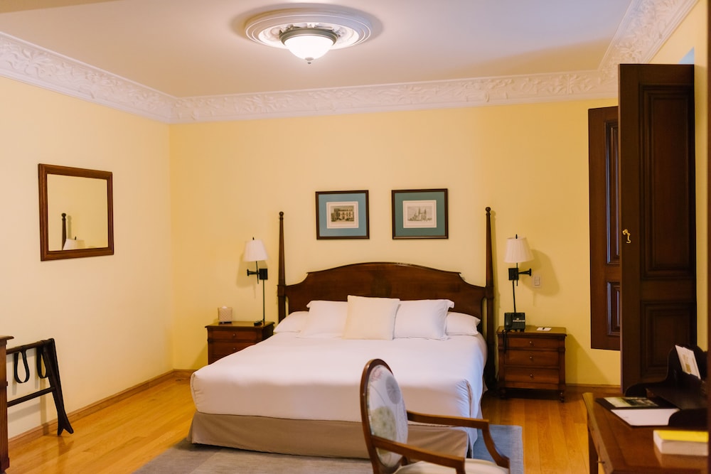 Superior Suite - Photo 4
