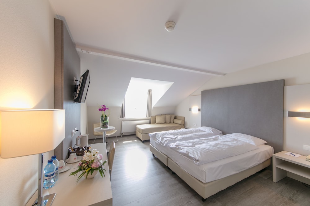 Twin Room, Lake View - Photo 1