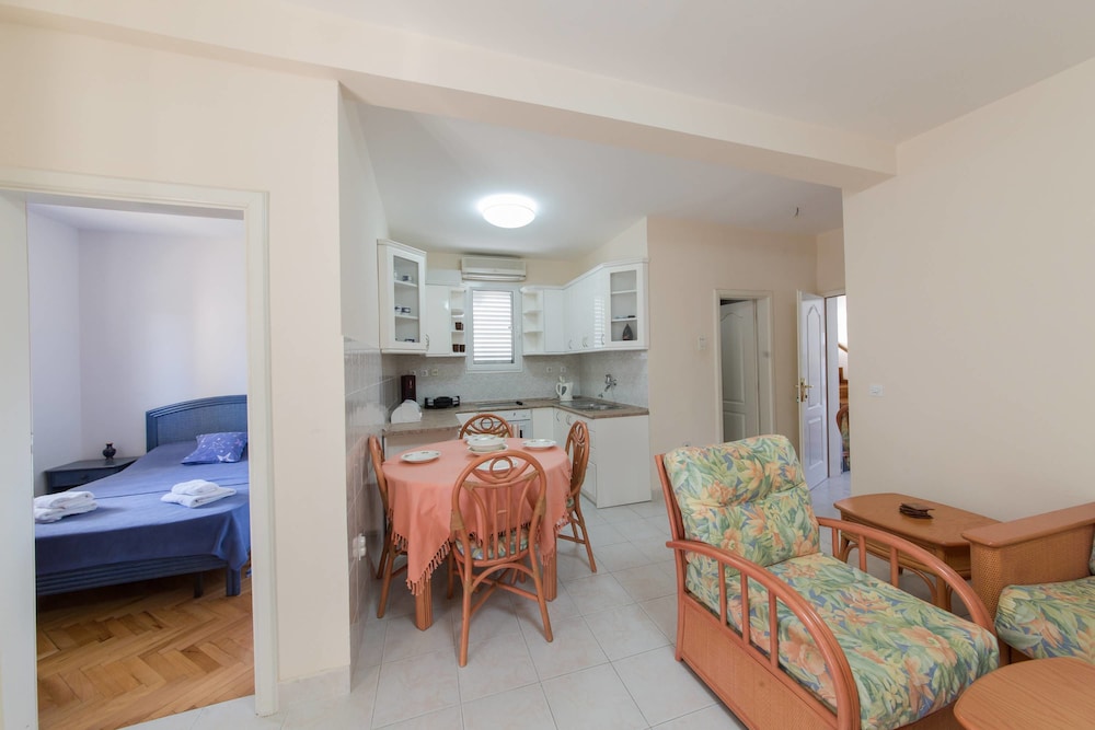 Apartment, 2 Bedrooms, Pool Access, Sea View photo 3