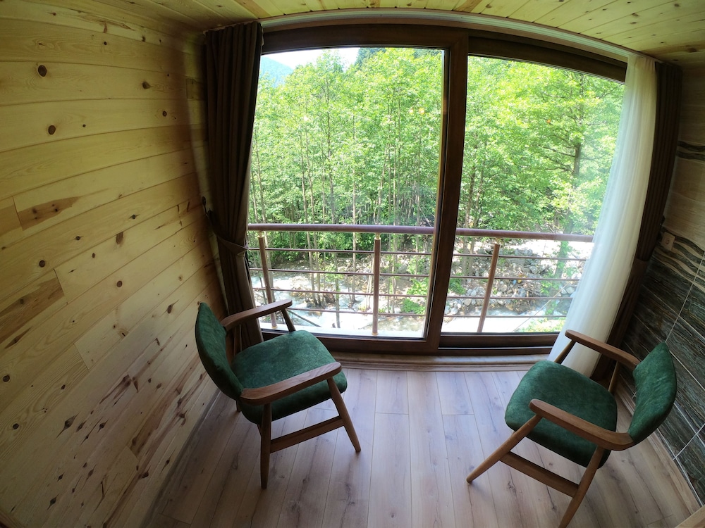 Bungalow, River View photo 2