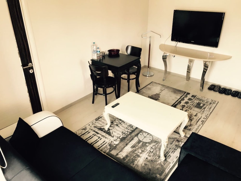 Basic Apartment photo 1