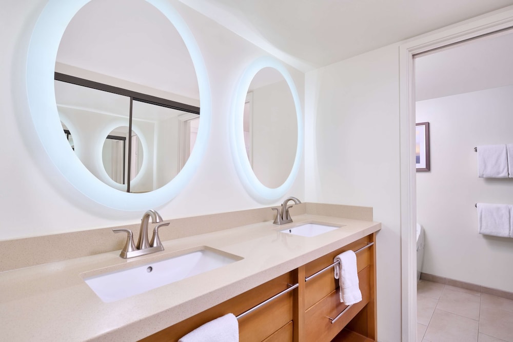 Suite, 2 Bedrooms, Kitchen, Oceanfront - Photo 10