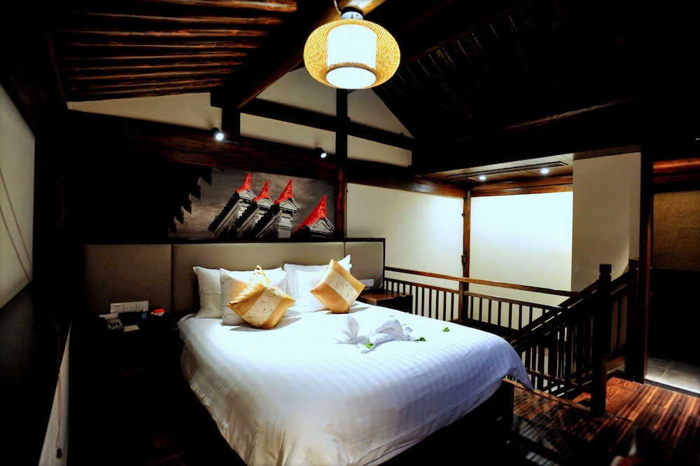 Suite, 1 King Bed photo 1