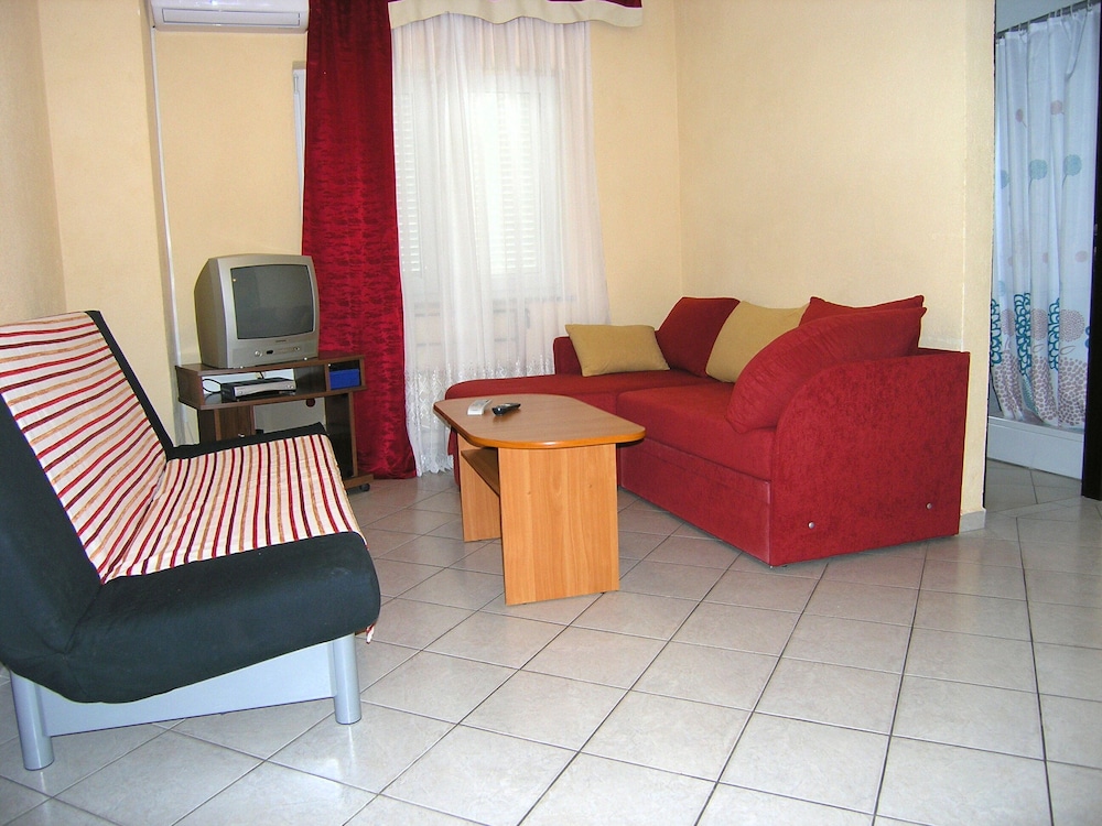Apartment (A2)