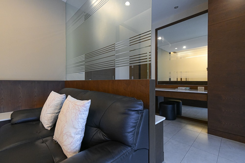 Deluxe Double or Twin - Photo 11