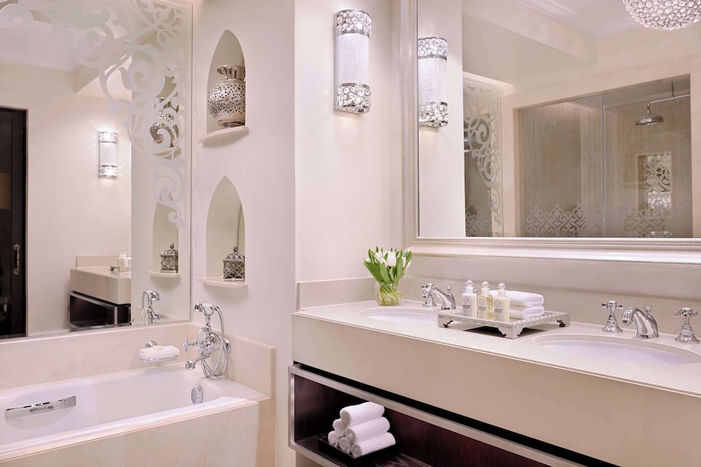 Arabian Court Deluxe Twin Room - Photo 4