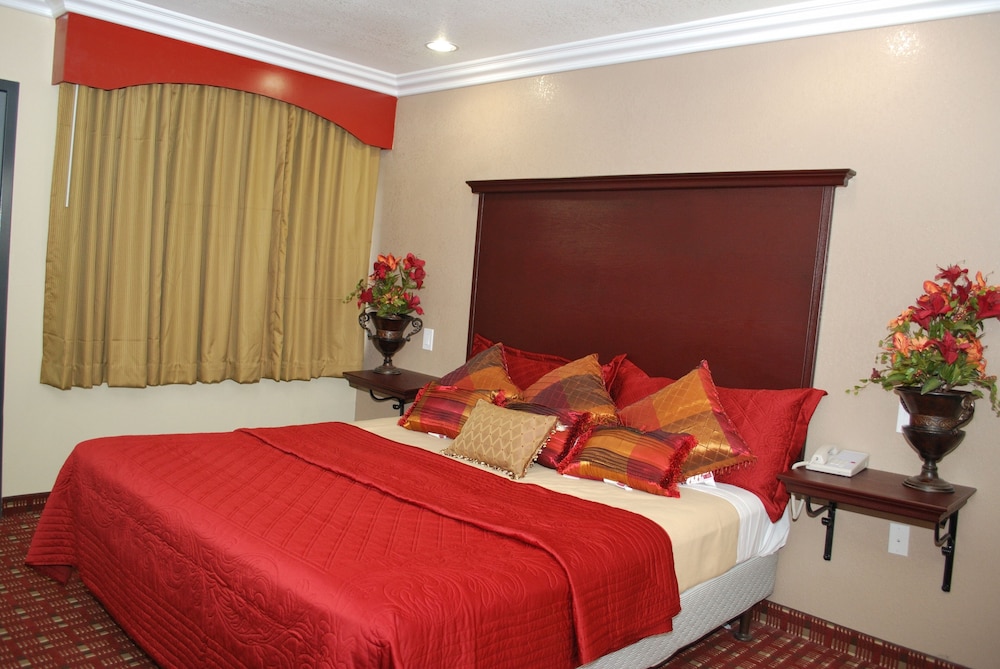 Room, 1 King Bed - Photo 4