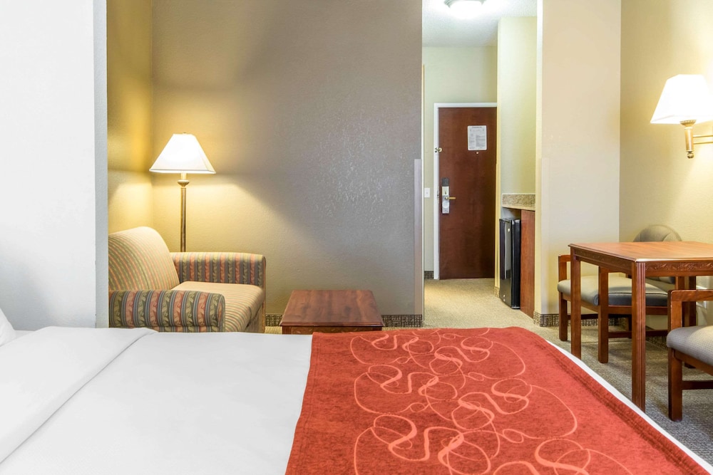 Suite, Multiple Beds, Accessible, Non Smoking photo 2