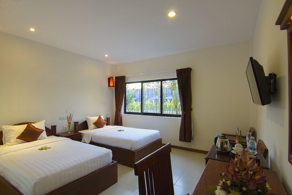 Family Room, 2 Bedrooms, Balcony photo 1